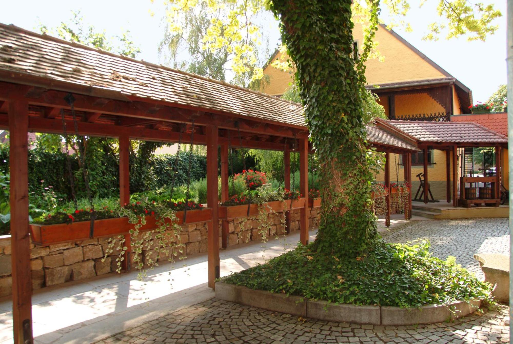 Hotel Leicht Biebelried Exterior foto